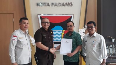 Resmi, Walikota Serahkan Nama Calon Wawako Ke DPRD Padang