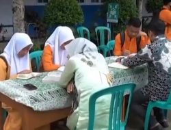 Di SMPN 15 Padang, Siswa Terlambat ke Sekolah Disanksi Baca Alquran