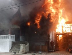 Tiga Rumah Gadang dan 10 Bangunan di Solok Dilalap Api