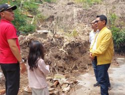 JKA Santuni Keluarga Korban Tanah Longsor di Sungai Ibuah