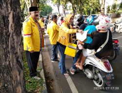 Ratusan Paket Takjil dari Golkar Sumbar Habis Dibagikan