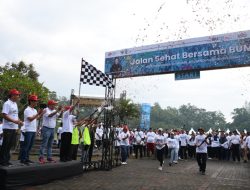 Rayakan HUT ke-25 Kementerian BUMN, Semen Padang Semarakkan Jalan Sehat Bersama BUMN di Magelang