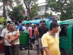 Terkait Bus Trans Padang, Pengemudi Angkot Pasar Raya-Pasar Baru Unjuk Rasa ke DPRD Padang