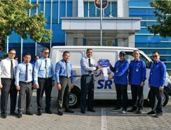 Perumda AM Kota Padang Terima Mobil Layanan dari Bank Nagari
