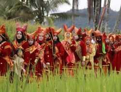 Masyarakat Situjuah Batua Gelar Pawai Arak Iriang Adat Salingka Nagari