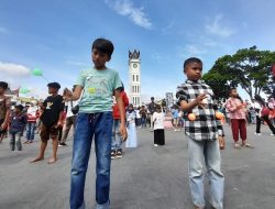 Diikuti 400 Peserta, Festival Lato Lato di Jam Gadang Sukses