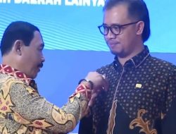 Jadi Narsum Nasional IPDN, Erman Safar Diberi Penghargaan Kartika Pamong Praja Muda