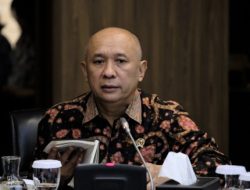 Pemerintah Izinkan Pengecer Jual Baju Impor Bekas Selama Ramadhan