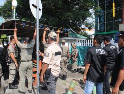Sejumlah Lapak PKL di Padang Dimur Dibongkar