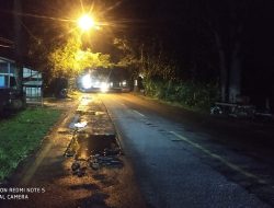Ada Pekerjaan Tambal Jalan, Pengendara Lewati Jalur Banda Panduang Diminta Hati-hati