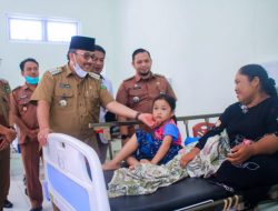 Benny Utama Kunjungi Pasien Keracunan Makanan
