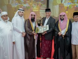 Ribuan Umat Islam Sumbar Buka Puasa Bersama dengan Duta Besar Arab Saudi, 1.000 Alqur’an Disebar