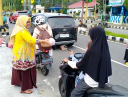 DPD Partai Golkar Pasaman Berbagi Pabukoan di Jalan Sudirman Lubuk Sikaping