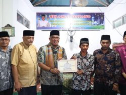 Serahkan Bantuan di Mushala Assalihin, Supardi Ajak Masyarakat Makmurkan Masjid