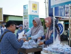 Semarak Ramadan Penuh Berkah, PLN UP3 Solok Berbagi Ratusan Takjil Gratis