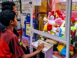Dinilai Berbau Judi, Permainan Jepit Boneka Resahkan Masyarakat Paninggahan