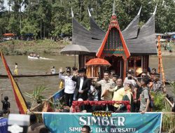 Potang Balimau Kembali Digelar, Ribuan Masyarakat Pangkalan Bersukacita di Batang Maek