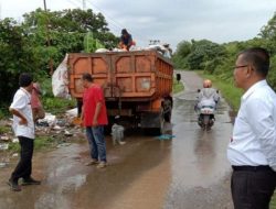 Hari Pertama Kerja, DLH Dharmasraya Langsung Bersih- bersih Sampah