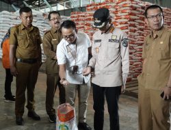 Pemkab Limapuluh Kota Bersama Bulog Lepas 418,58 Ton CBP Bantuan Pangan
