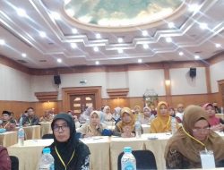 Sebanyak 128 Guru PAI  dan 28 Kepsek SMA/SMK Agam dan Bukittinggi Ikuti Pelatihan Peningkatan Kompetensi Di Rocky Hotel Padang.