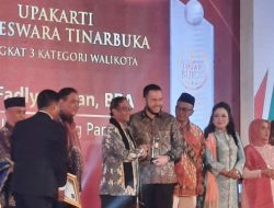 Raih Anugerah Tinar Buka, Fadly Amran Harumkan Nama Sumbar pada Puncak HKIN