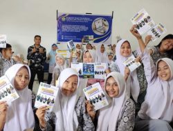 Tim PKM Pindo FKIP Universitas Bung Hatta bagi Wawasan Masuk Perguruan Tinggi dan Terapkan Konsep The King bagi Siswa SMK Nusatama Padang