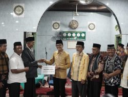 Diguyur Hujan, Ratusan Masyarakat Koto Bangun Antusias Sambut TSR 1 Limapuluh Kota