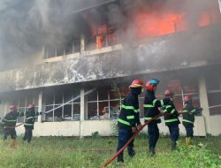 Bekas Kantor Kanwil Pajak DJP Sumbar Riau di Samping Basko Hangus Terbakar