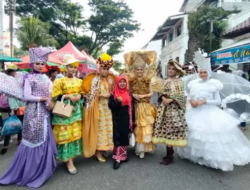 Busana Bahan Daur Ulang Pukau Pengunjung Festival Muaro Padang