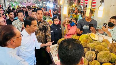 Saat Presiden Jokowi dan PM Anwar Sambangi Pasar Chow Kit