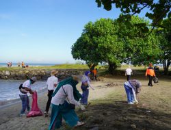 PLN Peduli Lingkungan, Gelar Aksi Tanam Pohon dan Bersih Pantai Padang