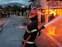 Kebakaran di Padang Hanguskan Tujuh Bangunan