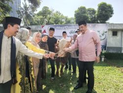 Kesetjenan DPD RI Potong dan Bagikan Daging Kurban ke Pegawai dan Warga