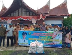 Pemnag Sago Salido Salurkan Bantuan Pupuk