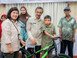 Sekda Pasaman Serahkan Bantuan bagi Penyandang Disabilitas