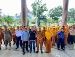 Bank Nagari Pessel Salurkan Bantuan Rompi ke Petugas Pasar