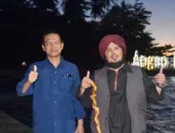 Ustadz Derry Sulaiman Nikmati Pulau Angso Duo Ditemani Wako Genius Umar