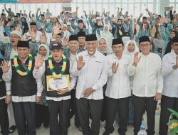 Gubernur Mahyeldi Menyambut Kedatangan Jemaah Haji Kloter 1 Embarkasi Sumbar