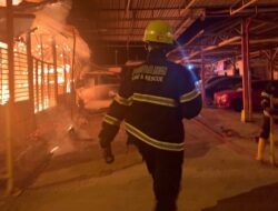 Tiga Bangunan dan Lima Mobil di Padang Hangus Terbakar
