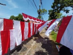 Pedagang Bendera Mulai Ramai di Padang