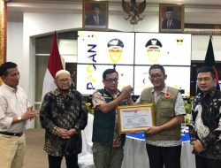 Pascabanjir, BNPB Serahkan Bantuan Dana Siap Pakai ke Pemko Padang