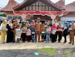 Murid SD dari Keluarga Kurang Mampu di Sago Salido Dapat Bantuan