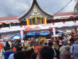 Puluhan Ribu Masyarakat Menyaksikan Pawai Alegoris HUT-RI di Batusangkar