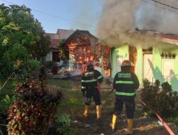 Satu Rumah daan Empat Kontrakan di Parupuak Tabiang Ludes Terbakar