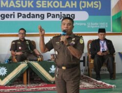 Kejari Padang Panjang Lakukan Penyuluhan Hukum di Pontren Kauman Muhammadiyah