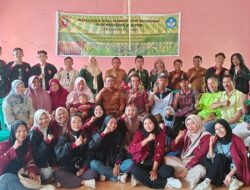 20 Mahasiswa KKN PMM Unes Berikan Pelatihan di Nagari IV Koto Mudiek