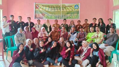 20 Mahasiswa KKN PMM Unes Berikan Pelatihan di Nagari IV Koto Mudiek