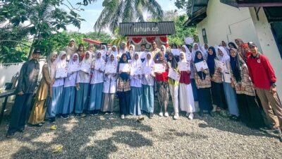 Siswi SMAN 1 Timpeh Raih Juara 1 Lomba Puisi