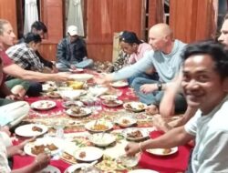 Pokdarwis Simarasok Jamu Wisatawan Amerika Bakan Bajamba