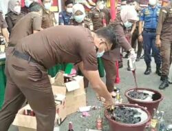 Kejari Padang Musnahkan Barang Bukti
